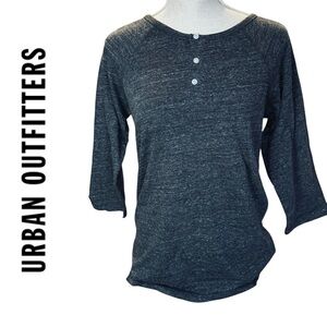 BDG Grey Quarter Sleeve Henley Tee with 3 Button Neckline Womens Size Small